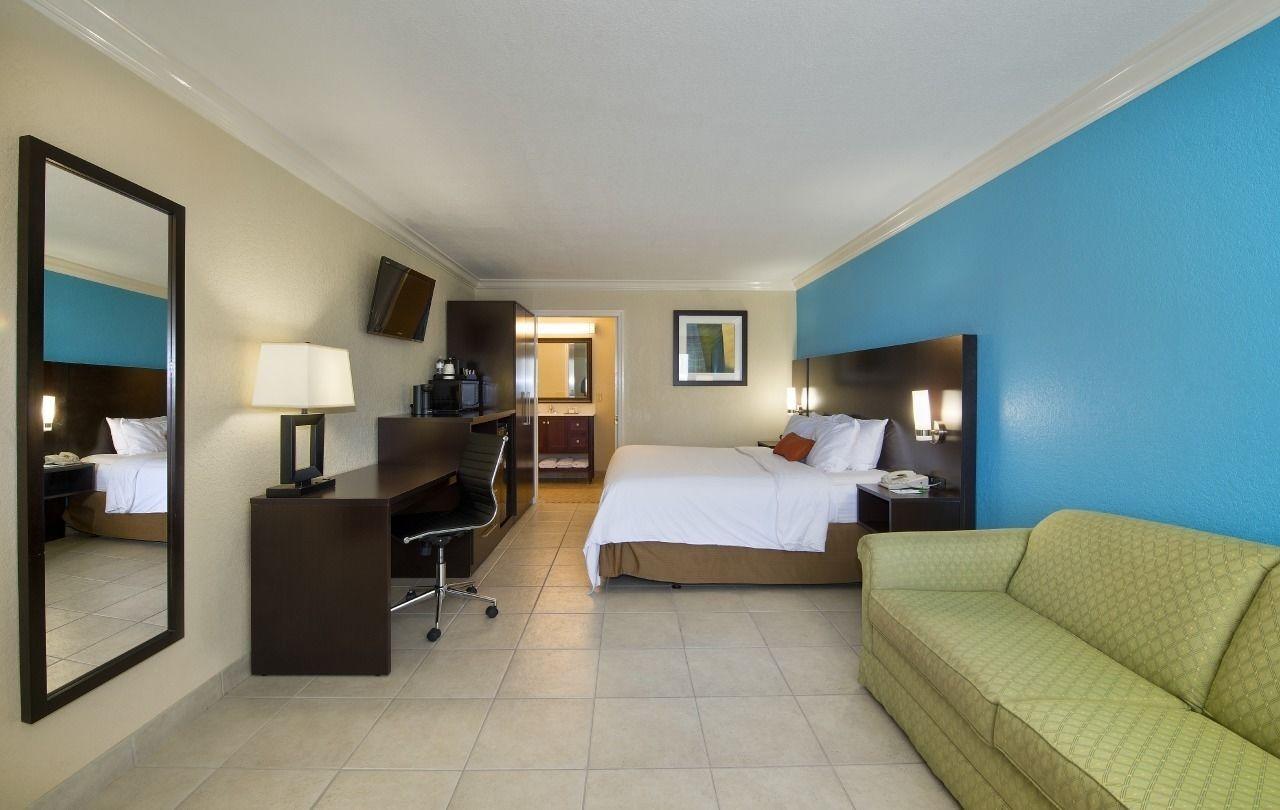 Wyndham Garden Fort Myers Beach Hotel Екстериор снимка