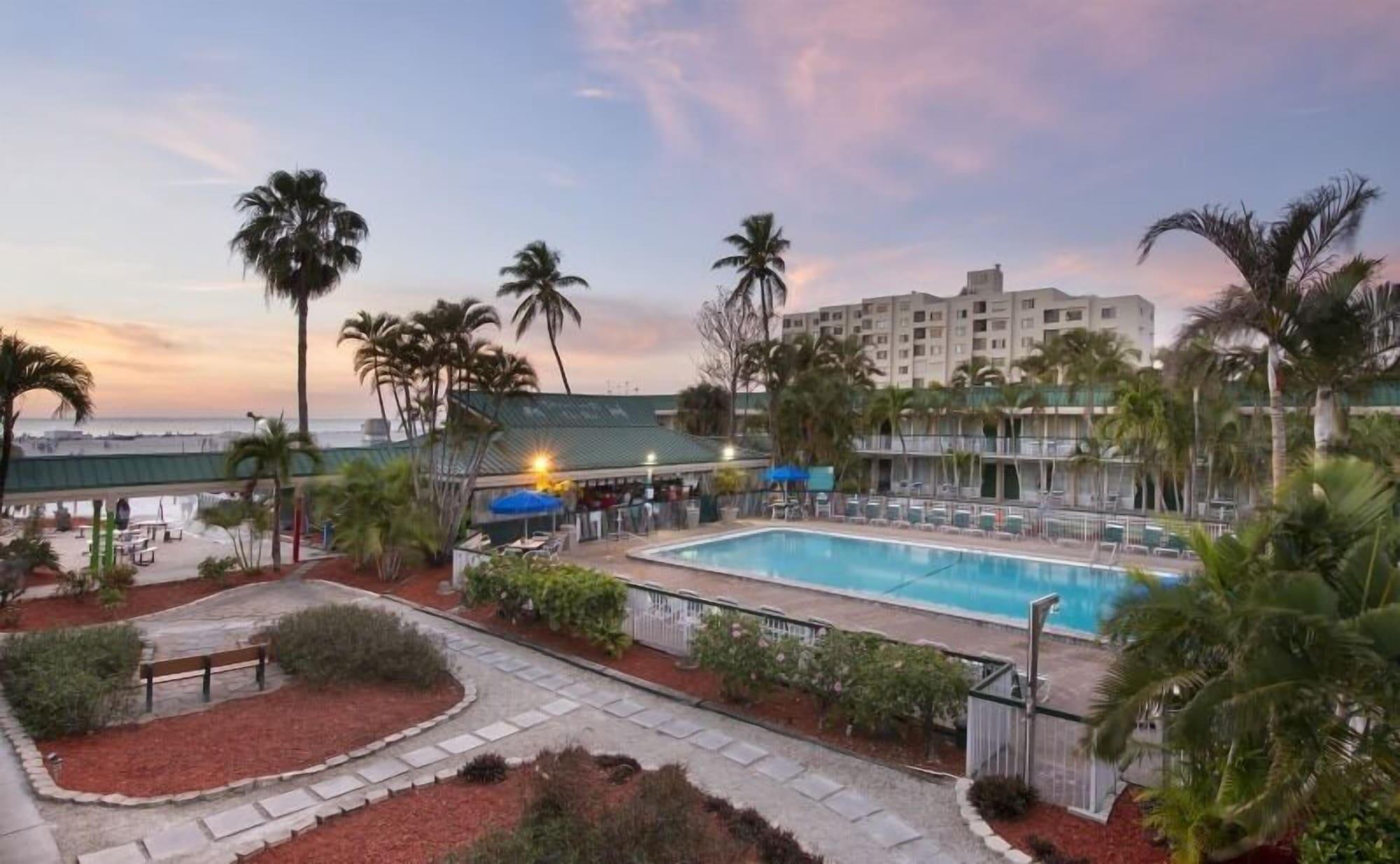 Wyndham Garden Fort Myers Beach Hotel Екстериор снимка