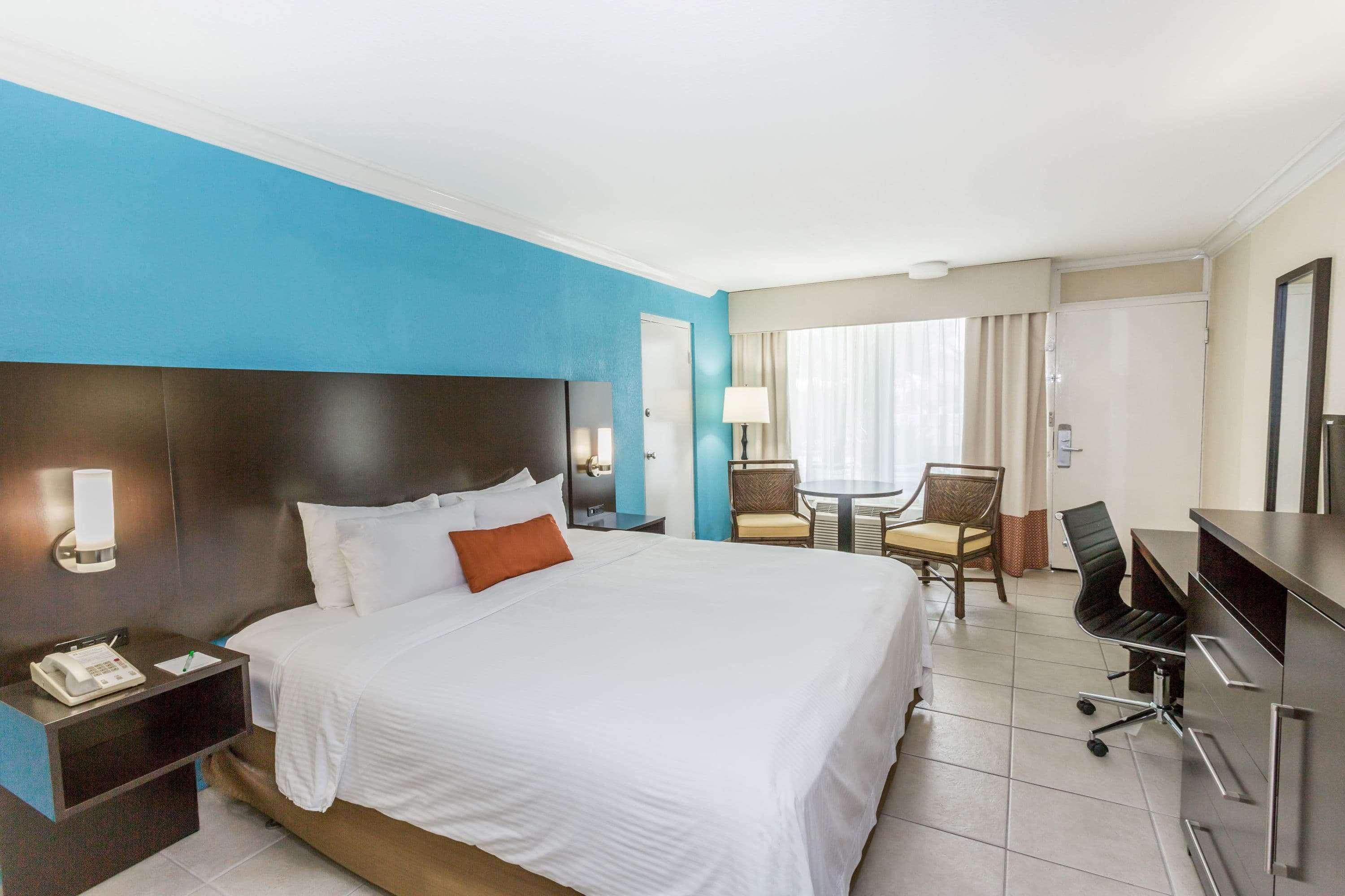 Wyndham Garden Fort Myers Beach Hotel Екстериор снимка