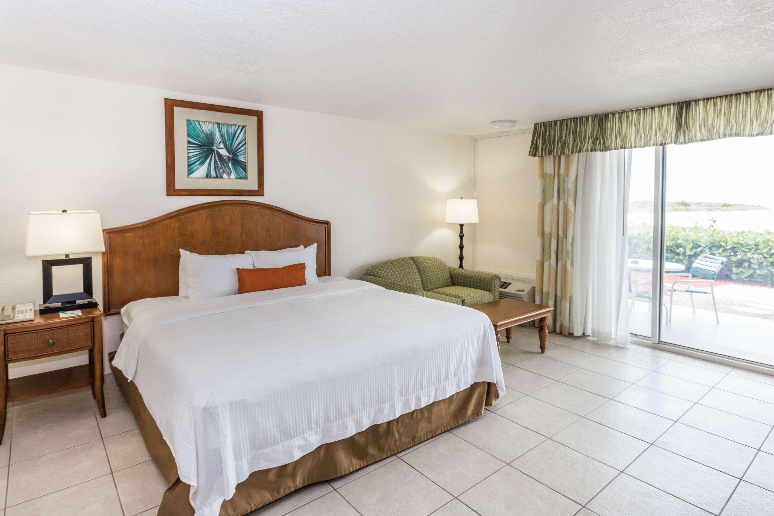 Wyndham Garden Fort Myers Beach Hotel Екстериор снимка