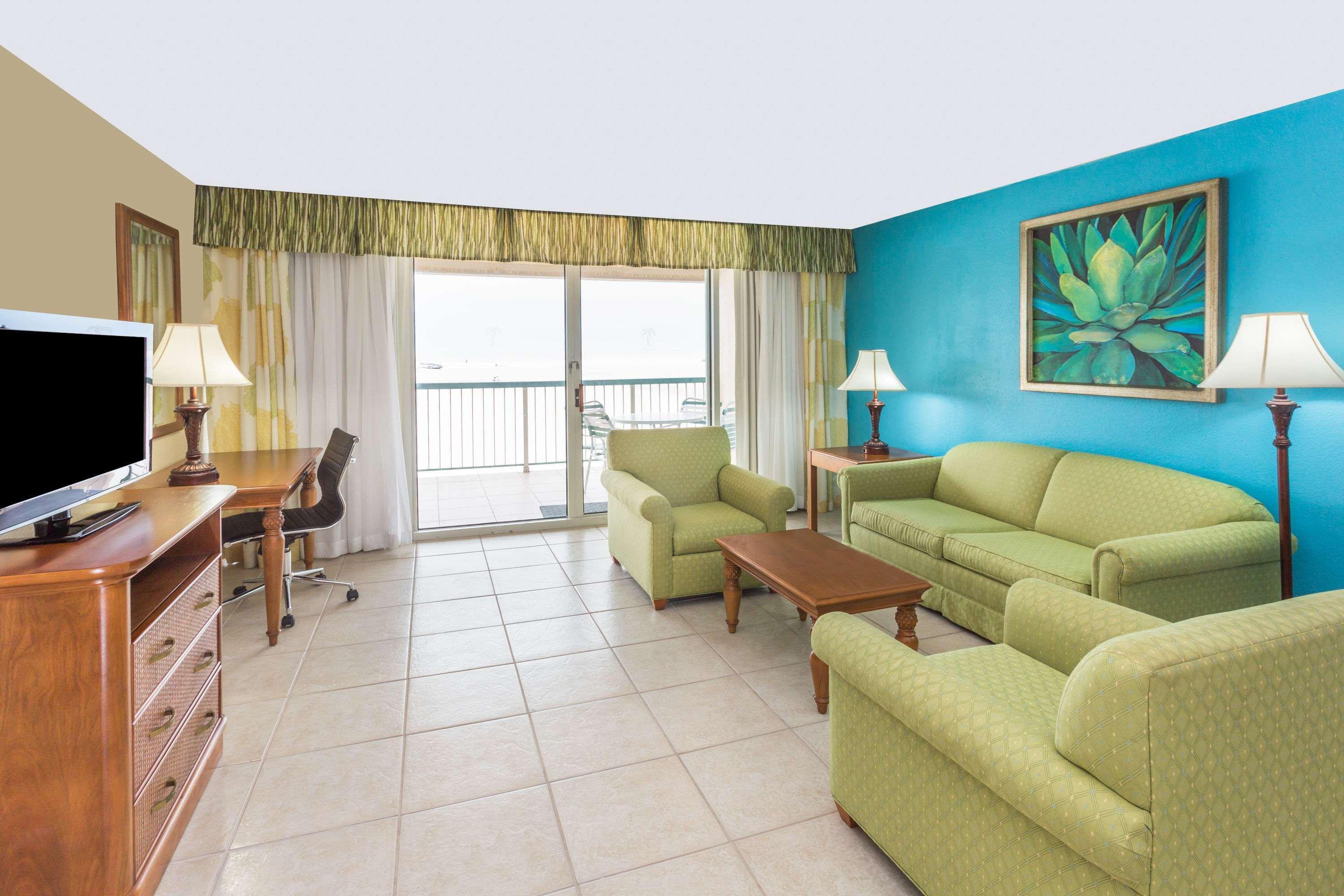 Wyndham Garden Fort Myers Beach Hotel Екстериор снимка