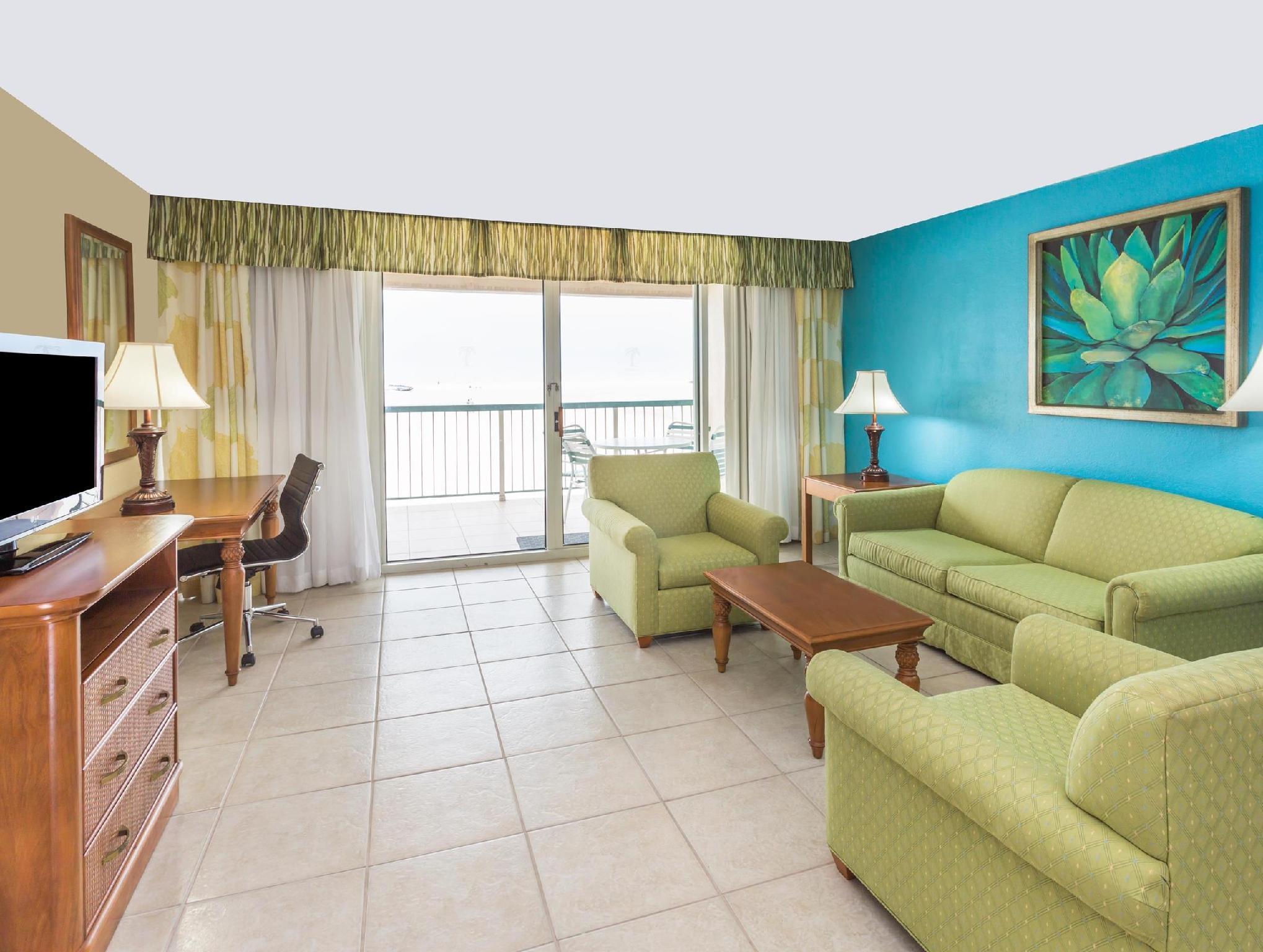 Wyndham Garden Fort Myers Beach Hotel Екстериор снимка