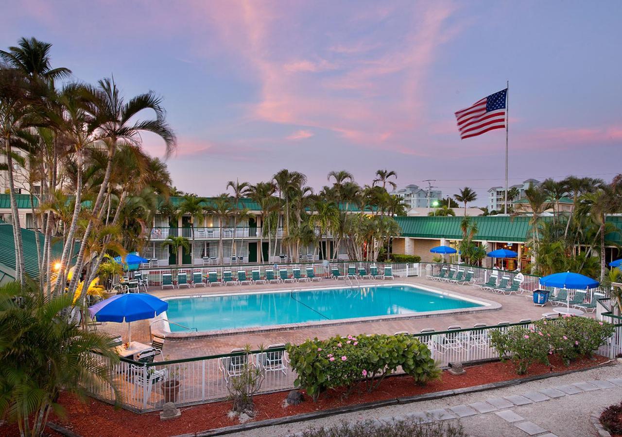 Wyndham Garden Fort Myers Beach Hotel Екстериор снимка